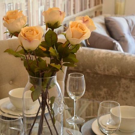 Luxury 2 Bed Apartment Уитни Экстерьер фото