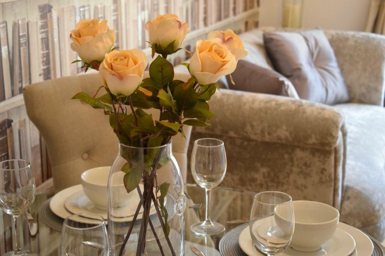 Luxury 2 Bed Apartment Уитни Экстерьер фото
