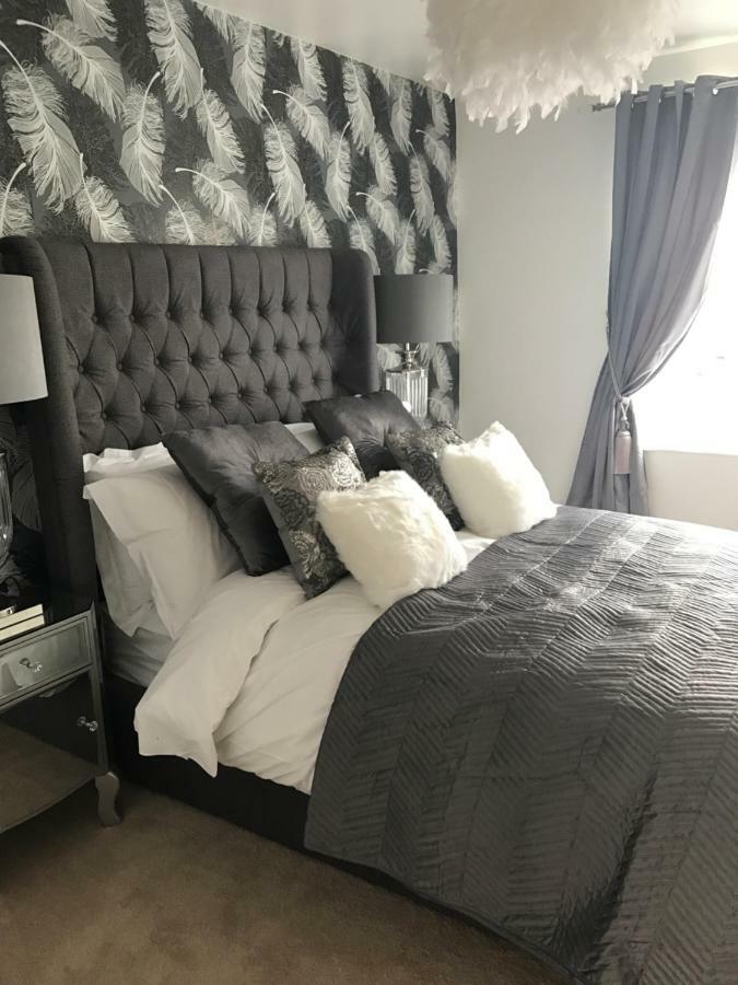 Luxury 2 Bed Apartment Уитни Экстерьер фото